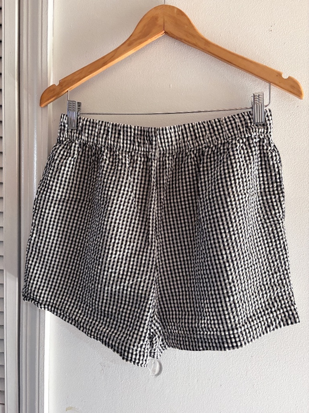 Uniqlo Woman Black White Summer Seersucker Shorts Gingham Checkered Casual Beach